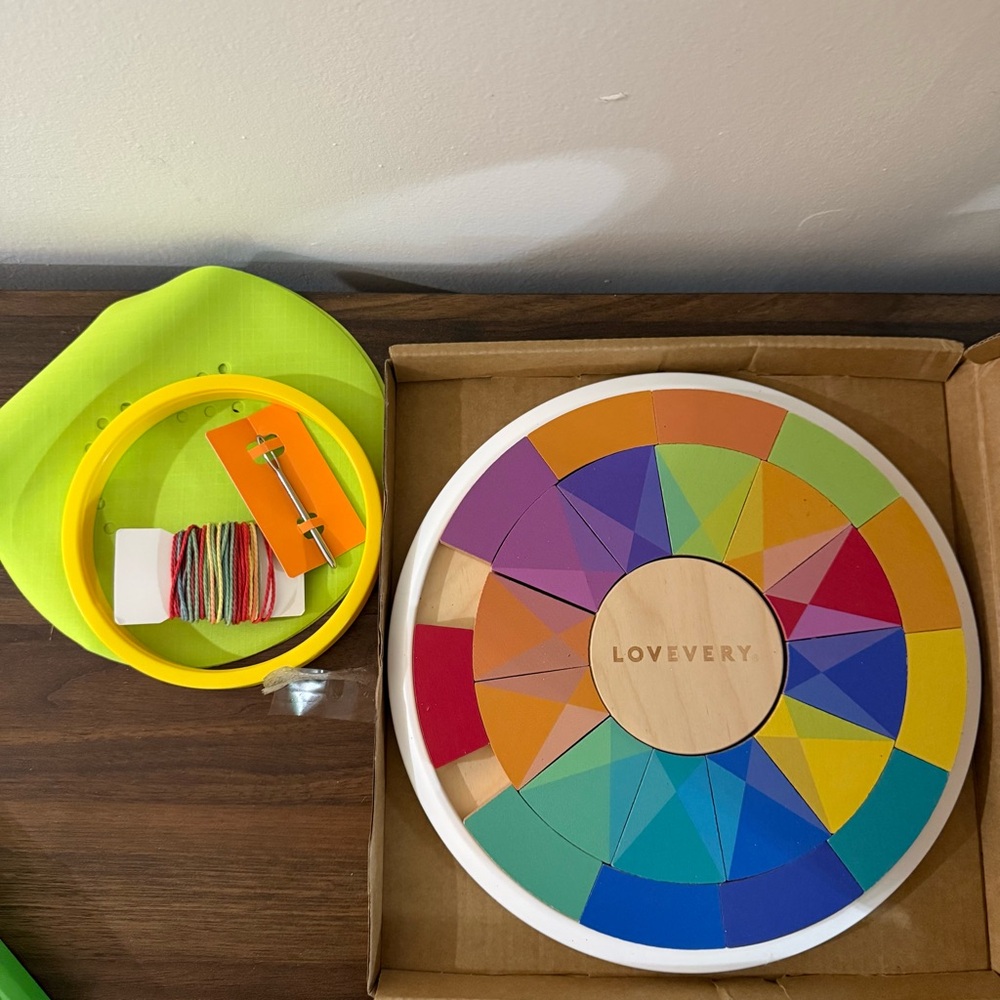 Lovevery‎ Analyst Color Theory Puzzle and First Sewing Kit Set